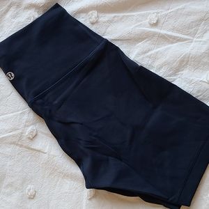Lululemon wunder train shorts 6" inseam size 4 "true navy" color